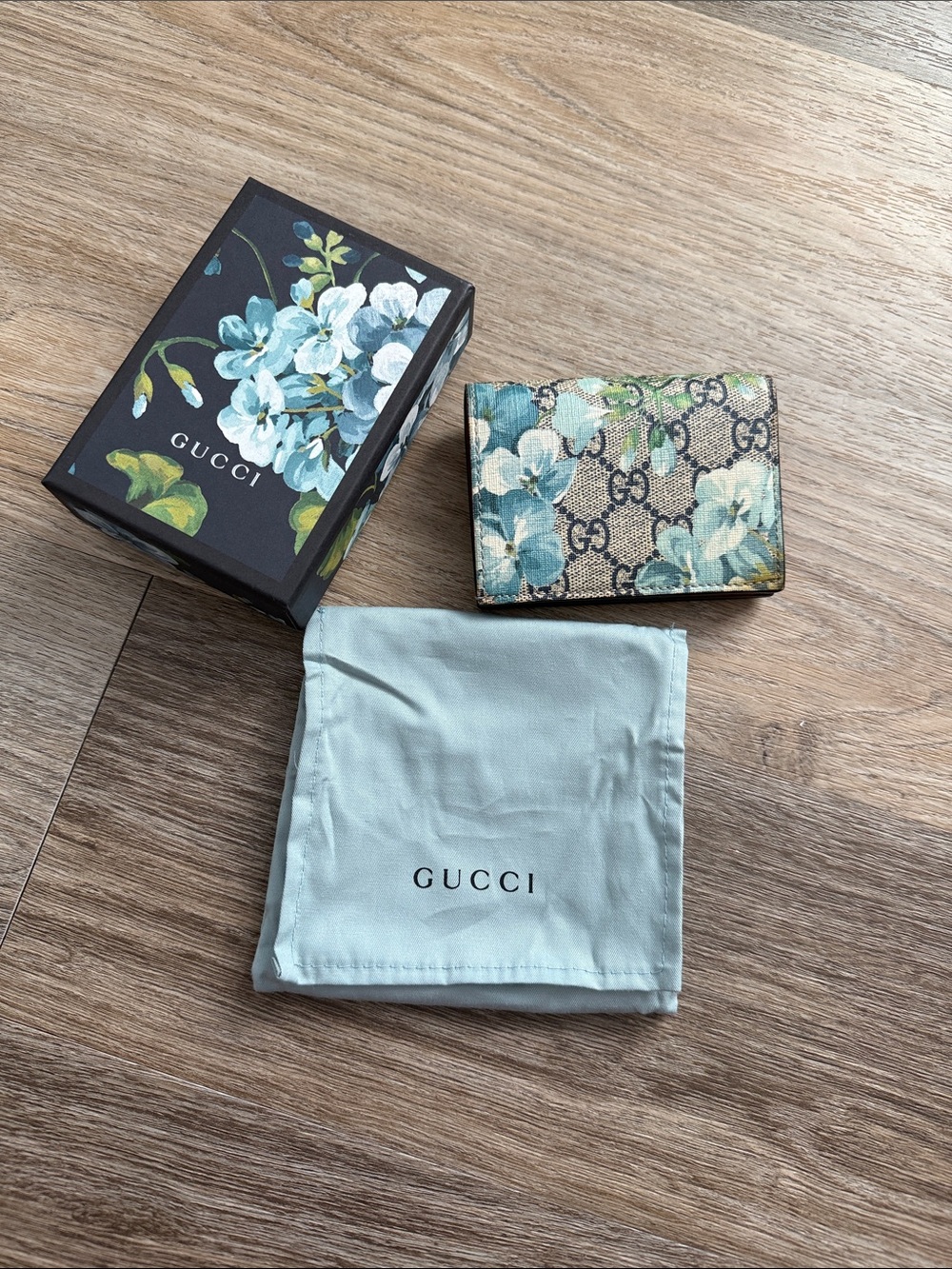 NEW Gucci GG Supreme Wallet with Blue Floral Bloom Print